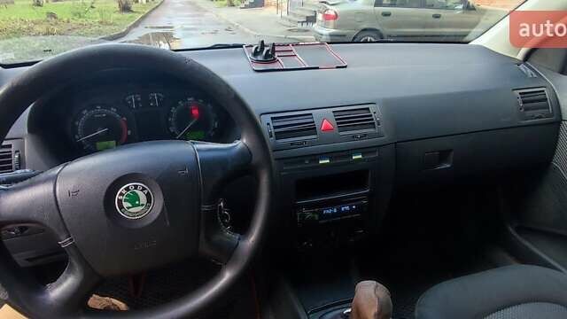 Серый Шкода Фабия, объемом двигателя 1.4 л и пробегом 288 тыс. км за 3600 $, фото 7 на Automoto.ua