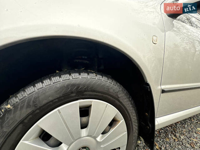 Серый Шкода Фабия, объемом двигателя 1.4 л и пробегом 147 тыс. км за 5600 $, фото 30 на Automoto.ua