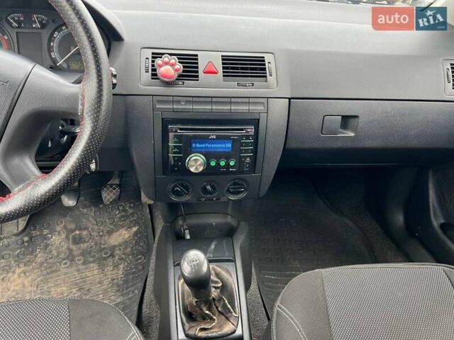 Серый Шкода Фабия, объемом двигателя 1.2 л и пробегом 243 тыс. км за 3390 $, фото 25 на Automoto.ua