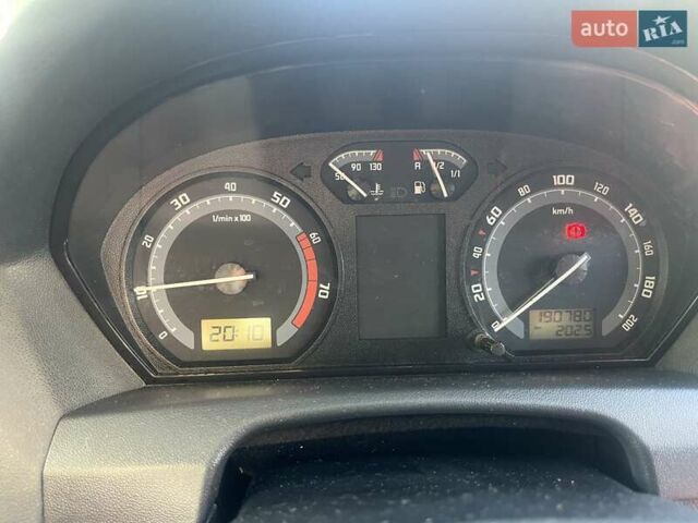 Серый Шкода Фабия, объемом двигателя 1.4 л и пробегом 190 тыс. км за 3800 $, фото 12 на Automoto.ua