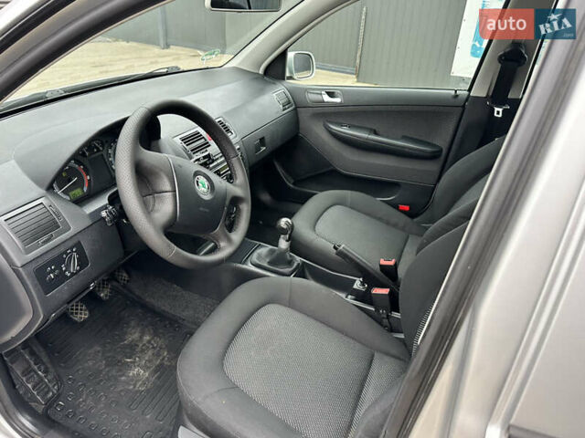 Сірий Шкода Фабія, об'ємом двигуна 1.4 л та пробігом 178 тис. км за 3899 $, фото 17 на Automoto.ua