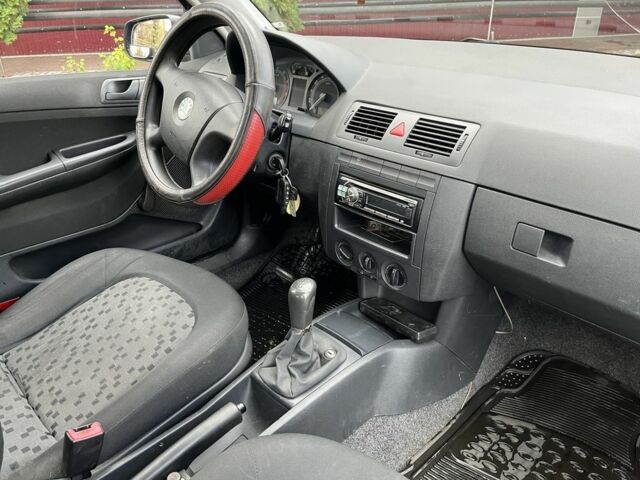 Серый Шкода Фабия, объемом двигателя 1.2 л и пробегом 215 тыс. км за 3500 $, фото 5 на Automoto.ua