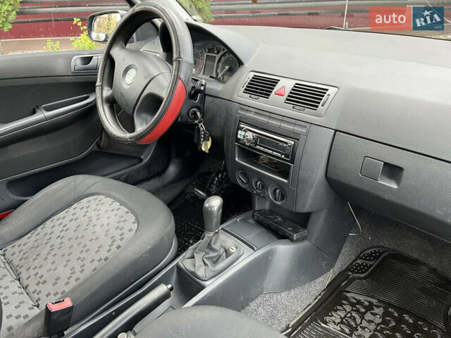 Серый Шкода Фабия, объемом двигателя 1.2 л и пробегом 215 тыс. км за 3500 $, фото 11 на Automoto.ua