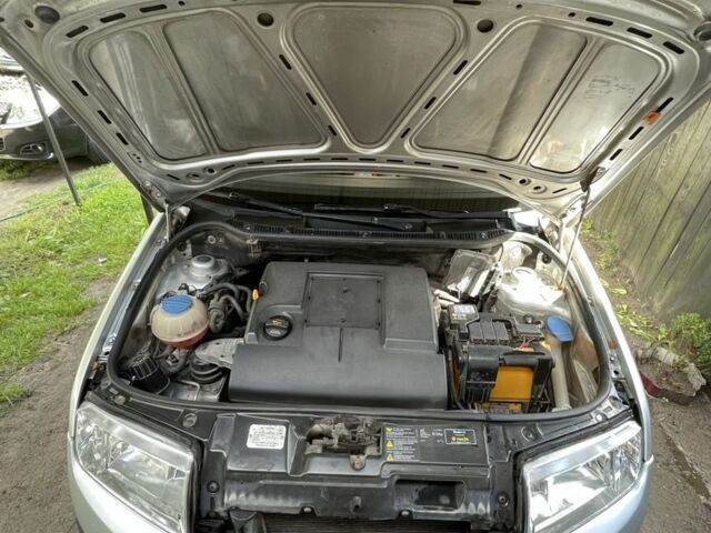 Серый Шкода Фабия, объемом двигателя 1.2 л и пробегом 227 тыс. км за 3500 $, фото 4 на Automoto.ua