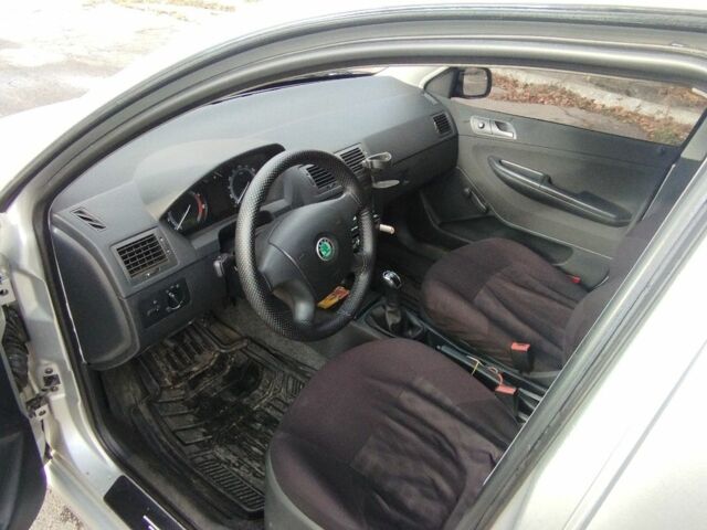 Серый Шкода Фабия, объемом двигателя 1.2 л и пробегом 391 тыс. км за 3499 $, фото 12 на Automoto.ua