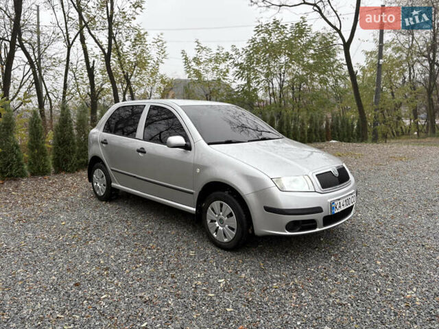 Серый Шкода Фабия, объемом двигателя 1.4 л и пробегом 147 тыс. км за 5600 $, фото 5 на Automoto.ua