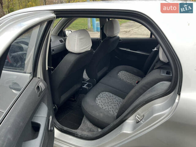 Серый Шкода Фабия, объемом двигателя 1.2 л и пробегом 215 тыс. км за 3500 $, фото 10 на Automoto.ua