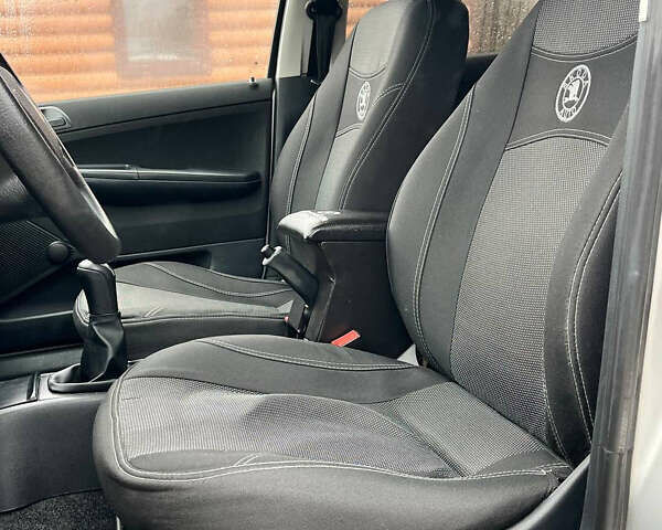 Серый Шкода Фабия, объемом двигателя 1.2 л и пробегом 240 тыс. км за 2450 $, фото 8 на Automoto.ua