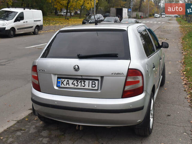 Серый Шкода Фабия, объемом двигателя 1.2 л и пробегом 240 тыс. км за 3500 $, фото 5 на Automoto.ua