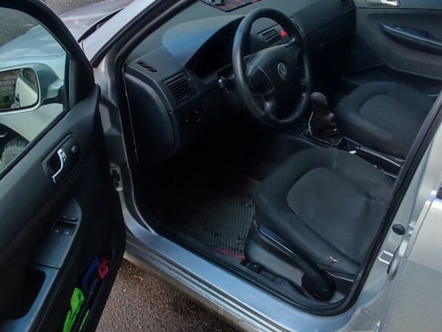 Серый Шкода Фабия, объемом двигателя 1.4 л и пробегом 288 тыс. км за 3600 $, фото 6 на Automoto.ua