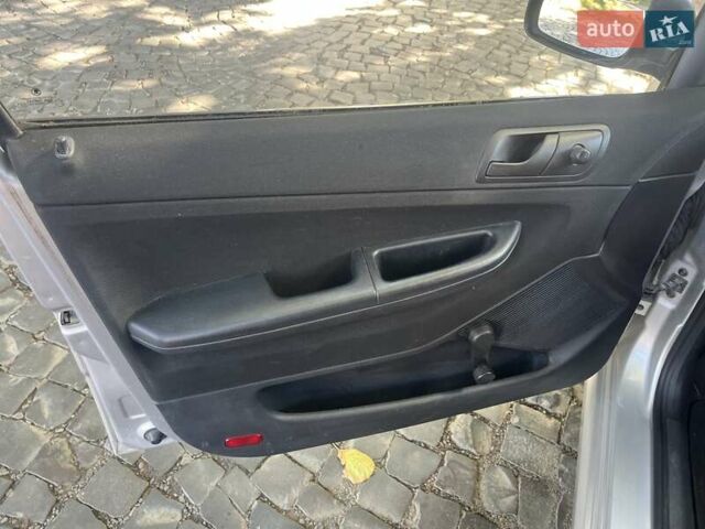 Серый Шкода Фабия, объемом двигателя 1.4 л и пробегом 190 тыс. км за 3800 $, фото 5 на Automoto.ua