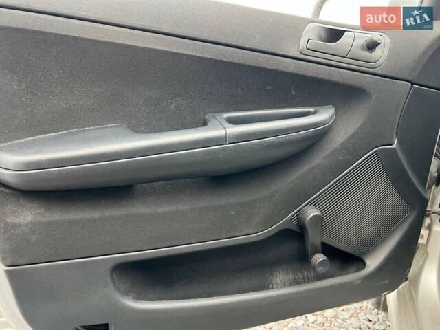 Серый Шкода Фабия, объемом двигателя 1.2 л и пробегом 243 тыс. км за 3390 $, фото 15 на Automoto.ua