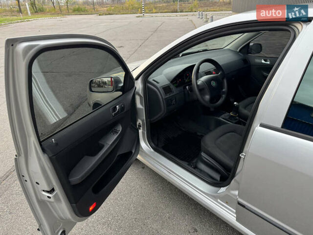 Шкода Фабия 2006 в Харькове на Automoto.ua Серый Шкода Фабия, объемом двигателя 1.2 л и пробегом 198 тыс. км за 3700 $, фото 5 на Automoto.ua