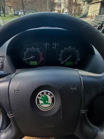 Серый Шкода Фабия, объемом двигателя 1.4 л и пробегом 288 тыс. км за 3600 $, фото 6 на Automoto.ua