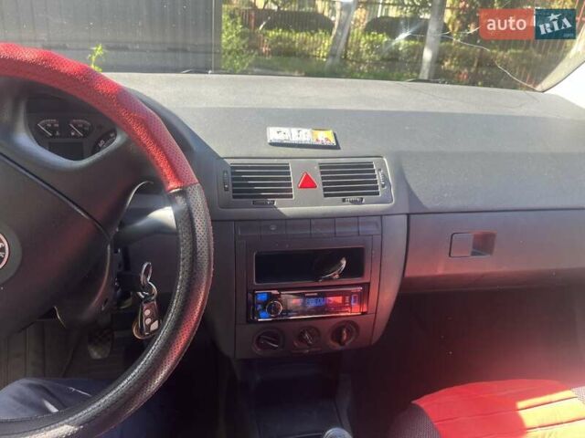 Серый Шкода Фабия, объемом двигателя 1.4 л и пробегом 190 тыс. км за 3800 $, фото 15 на Automoto.ua