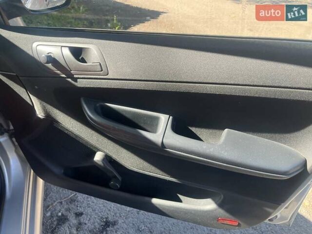 Серый Шкода Фабия, объемом двигателя 1.4 л и пробегом 190 тыс. км за 3800 $, фото 8 на Automoto.ua