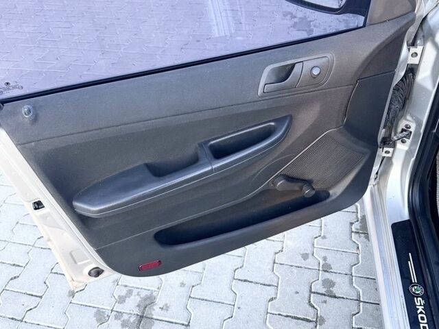 Сірий Шкода Фабія, об'ємом двигуна 1.2 л та пробігом 322 тис. км за 3150 $, фото 10 на Automoto.ua