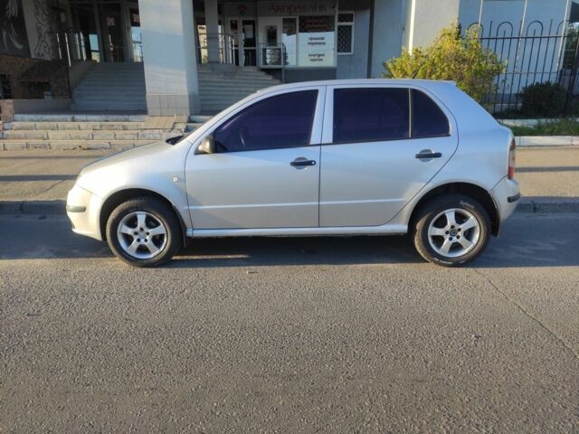 Серый Шкода Фабия, объемом двигателя 1.2 л и пробегом 327 тыс. км за 2999 $, фото 1 на Automoto.ua