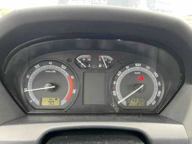 Серый Шкода Фабия, объемом двигателя 1.2 л и пробегом 243 тыс. км за 3390 $, фото 19 на Automoto.ua