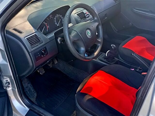 Серый Шкода Фабия, объемом двигателя 1.2 л и пробегом 0 тыс. км за 3200 $, фото 2 на Automoto.ua
