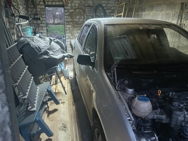 Серый Шкода Фабия, объемом двигателя 1.2 л и пробегом 178 тыс. км за 1200 $, фото 4 на Automoto.ua