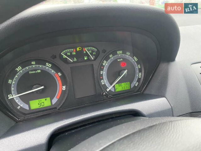 Серый Шкода Фабия, объемом двигателя 1.4 л и пробегом 96 тыс. км за 4900 $, фото 13 на Automoto.ua