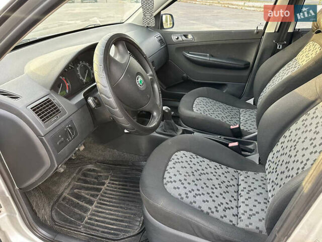 Сірий Шкода Фабія, об'ємом двигуна 1.2 л та пробігом 247 тис. км за 3300 $, фото 7 на Automoto.ua