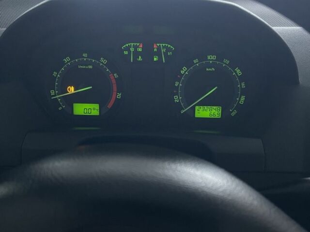 Серый Шкода Фабия, объемом двигателя 1.4 л и пробегом 232 тыс. км за 4200 $, фото 7 на Automoto.ua