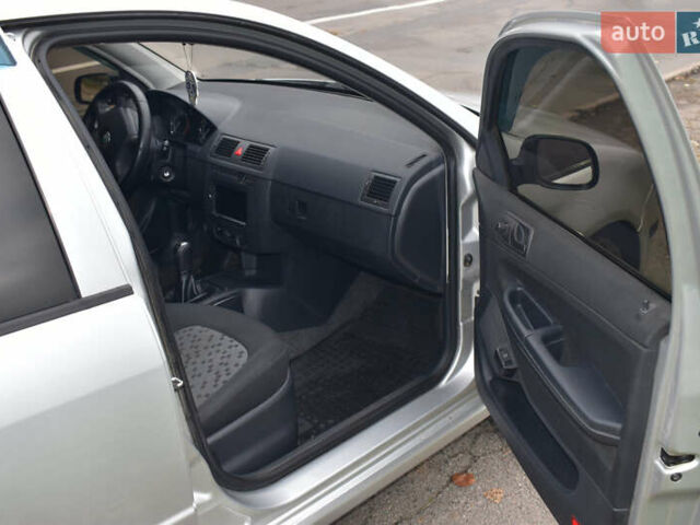 Серый Шкода Фабия, объемом двигателя 1.2 л и пробегом 240 тыс. км за 3500 $, фото 13 на Automoto.ua