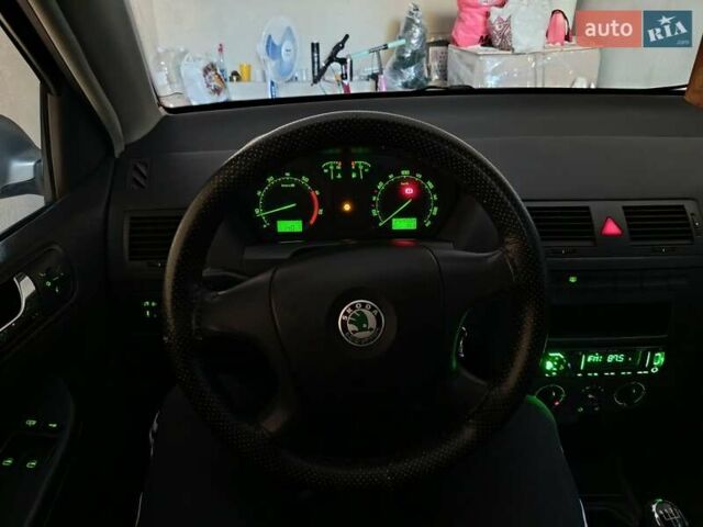 Шкода Фабия 2006 в Виннице на Automoto.ua Серый Шкода Фабия, объемом двигателя 1.39 л и пробегом 254 тыс. км за 4599 $, фото 3 на Automoto.ua