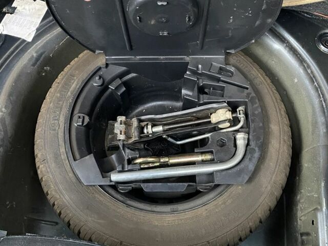 Серый Шкода Фабия, объемом двигателя 1.4 л и пробегом 293 тыс. км за 4200 $, фото 21 на Automoto.ua