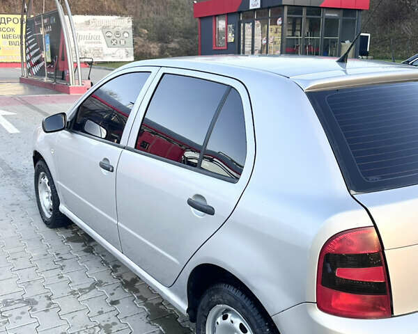Серый Шкода Фабия, объемом двигателя 1.2 л и пробегом 320 тыс. км за 3150 $, фото 4 на Automoto.ua