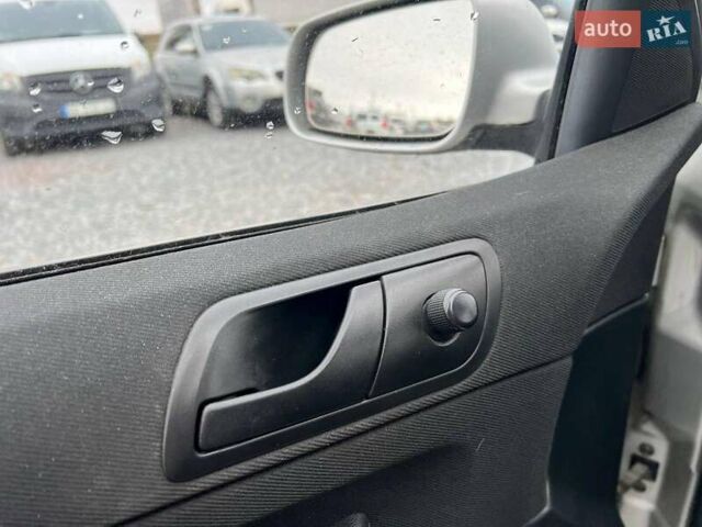 Серый Шкода Фабия, объемом двигателя 1.2 л и пробегом 243 тыс. км за 3390 $, фото 16 на Automoto.ua