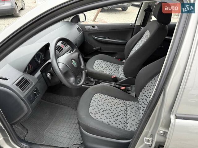Серый Шкода Фабия, объемом двигателя 0 л и пробегом 46 тыс. км за 4900 $, фото 21 на Automoto.ua