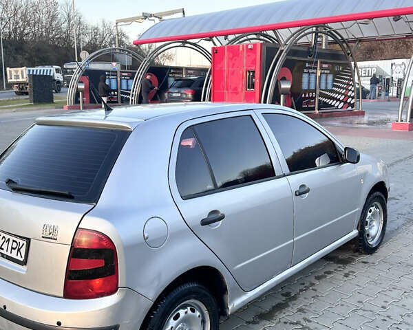 Серый Шкода Фабия, объемом двигателя 1.2 л и пробегом 320 тыс. км за 3150 $, фото 3 на Automoto.ua