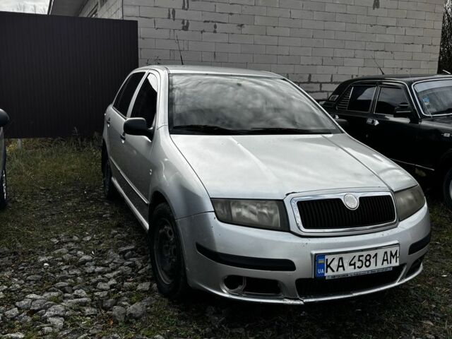 Серый Шкода Фабия, объемом двигателя 1.2 л и пробегом 309 тыс. км за 1900 $, фото 2 на Automoto.ua