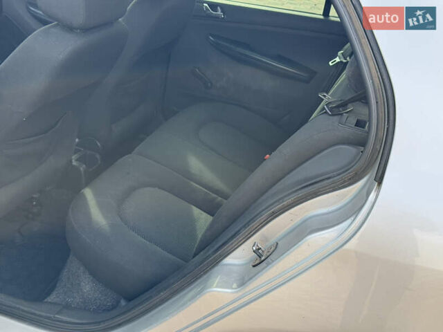 Шкода Фабія 2006 у Чернівцях на Automoto.ua Сірий Шкода Фабія, об'ємом двигуна 1.39 л та пробігом 301 тис. км за 2600 $, фото 16 на Automoto.ua