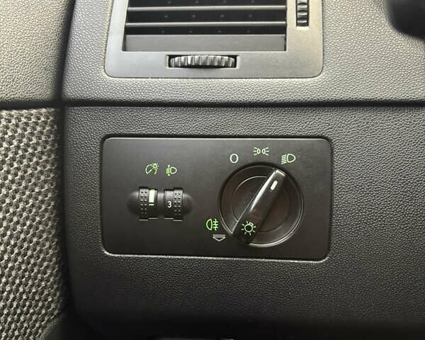 Серый Шкода Фабия, объемом двигателя 1.4 л и пробегом 147 тыс. км за 5600 $, фото 39 на Automoto.ua