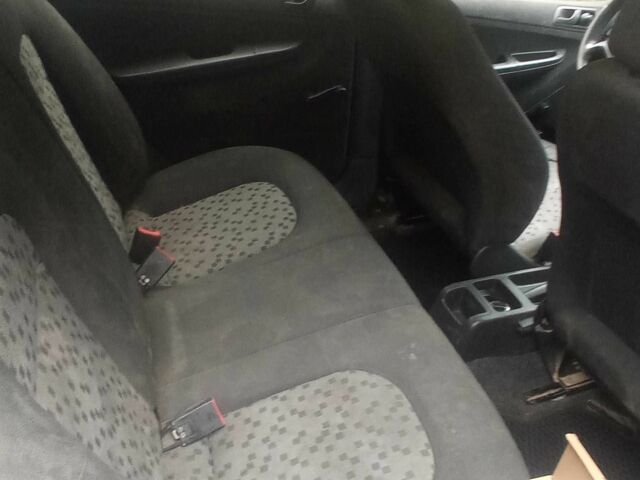 Серый Шкода Фабия, объемом двигателя 0 л и пробегом 33 тыс. км за 2950 $, фото 5 на Automoto.ua