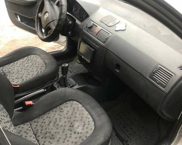 Сірий Шкода Фабія, об'ємом двигуна 1.2 л та пробігом 180 тис. км за 2500 $, фото 5 на Automoto.ua