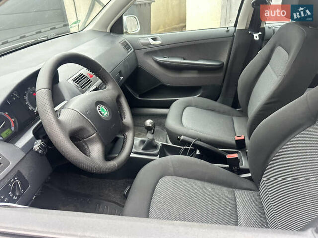 Сірий Шкода Фабія, об'ємом двигуна 1.4 л та пробігом 178 тис. км за 3899 $, фото 4 на Automoto.ua