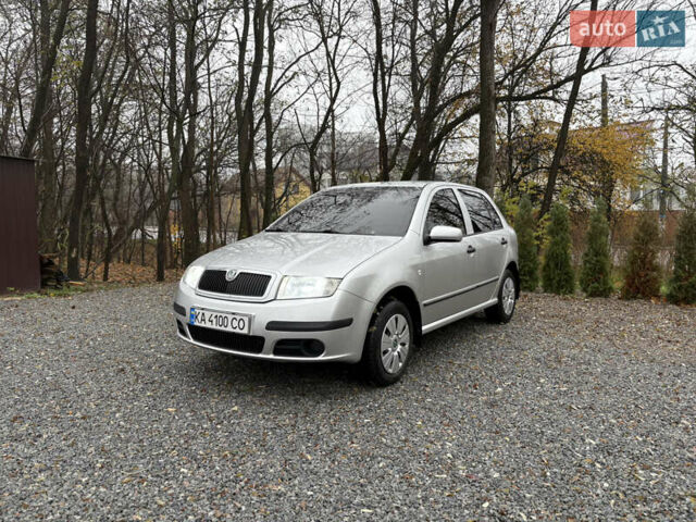 Серый Шкода Фабия, объемом двигателя 1.4 л и пробегом 147 тыс. км за 5600 $, фото 1 на Automoto.ua