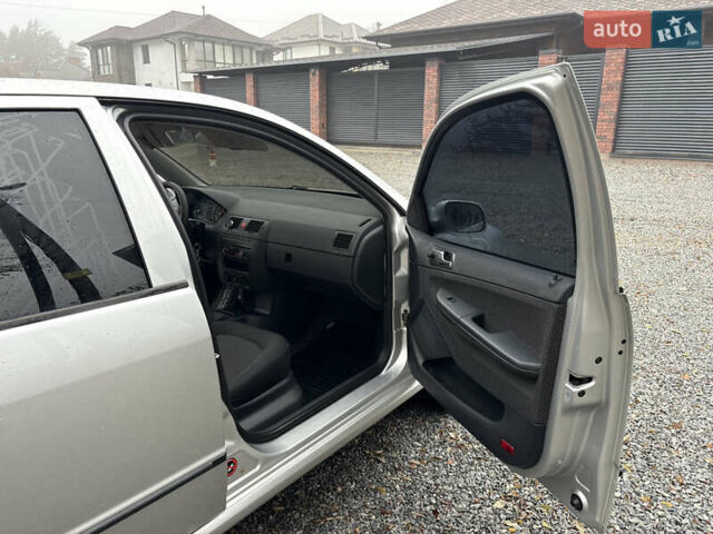 Серый Шкода Фабия, объемом двигателя 1.4 л и пробегом 147 тыс. км за 5600 $, фото 17 на Automoto.ua