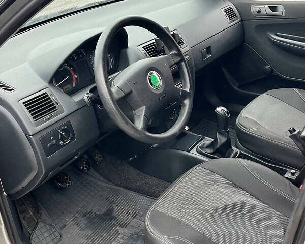 Серый Шкода Фабия, объемом двигателя 1.2 л и пробегом 240 тыс. км за 2450 $, фото 7 на Automoto.ua