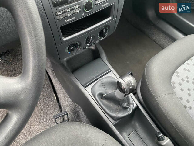 Серый Шкода Фабия, объемом двигателя 1.4 л и пробегом 96 тыс. км за 4900 $, фото 15 на Automoto.ua