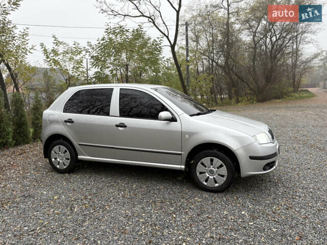 Серый Шкода Фабия, объемом двигателя 1.4 л и пробегом 147 тыс. км за 5600 $, фото 6 на Automoto.ua