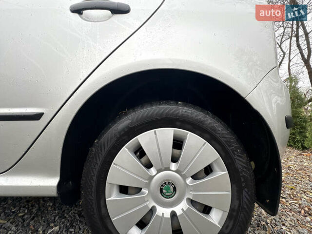 Серый Шкода Фабия, объемом двигателя 1.4 л и пробегом 147 тыс. км за 5600 $, фото 32 на Automoto.ua