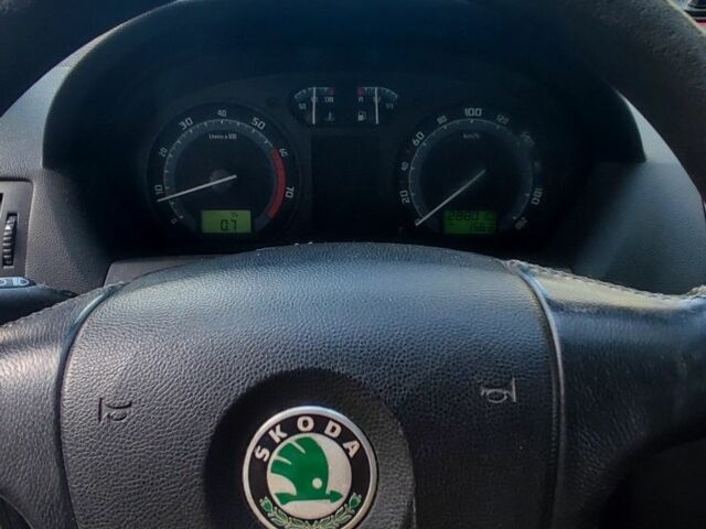 Серый Шкода Фабия, объемом двигателя 1.4 л и пробегом 288 тыс. км за 3600 $, фото 7 на Automoto.ua