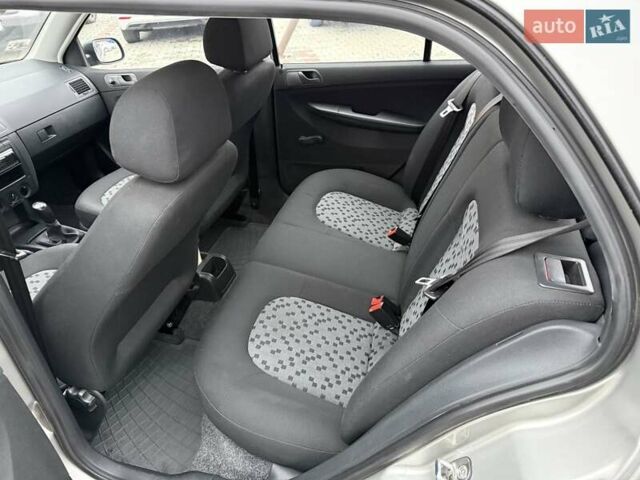 Серый Шкода Фабия, объемом двигателя 0 л и пробегом 46 тыс. км за 4900 $, фото 23 на Automoto.ua