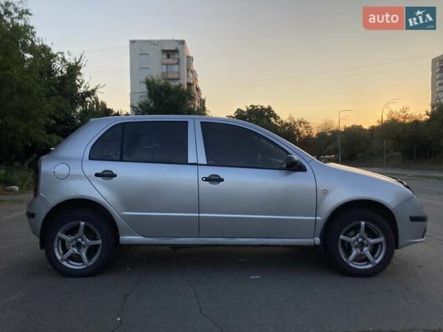 Сірий Шкода Фабія, об'ємом двигуна 1.2 л та пробігом 274 тис. км за 2900 $, фото 6 на Automoto.ua